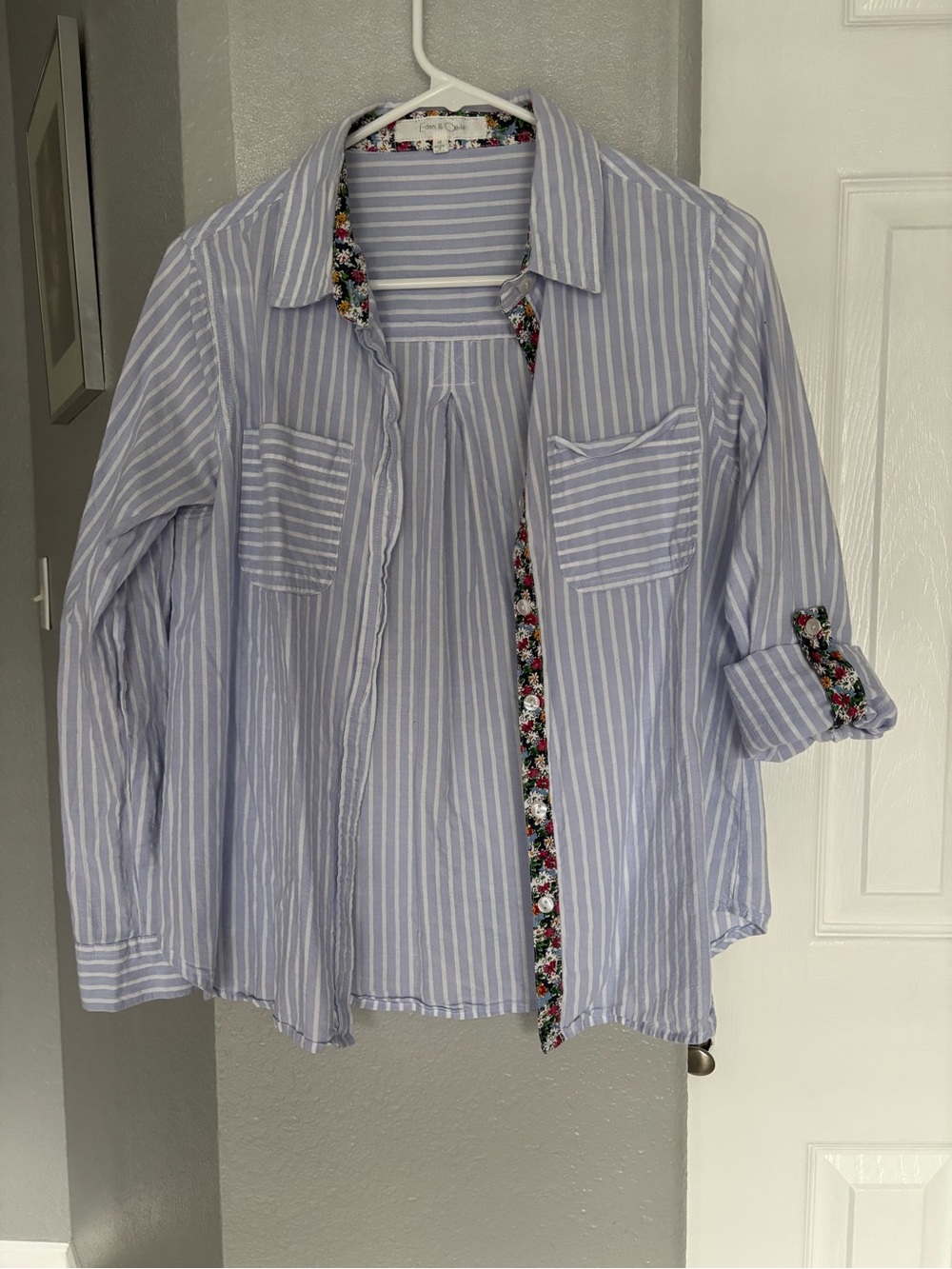Eden & Olivia Blue Striped Shirt with Floral Accent Size M Pockets ButtonsCotton